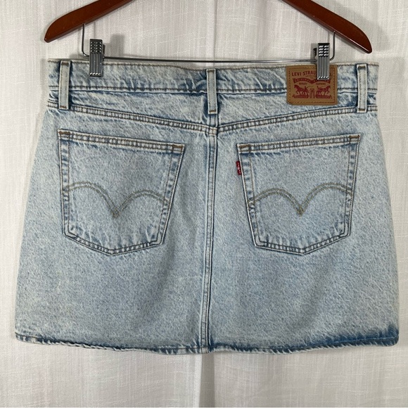 Levi’s Red Tab Light Wash Denim Jean Skirt Size 32 - Picture 6 of 8
